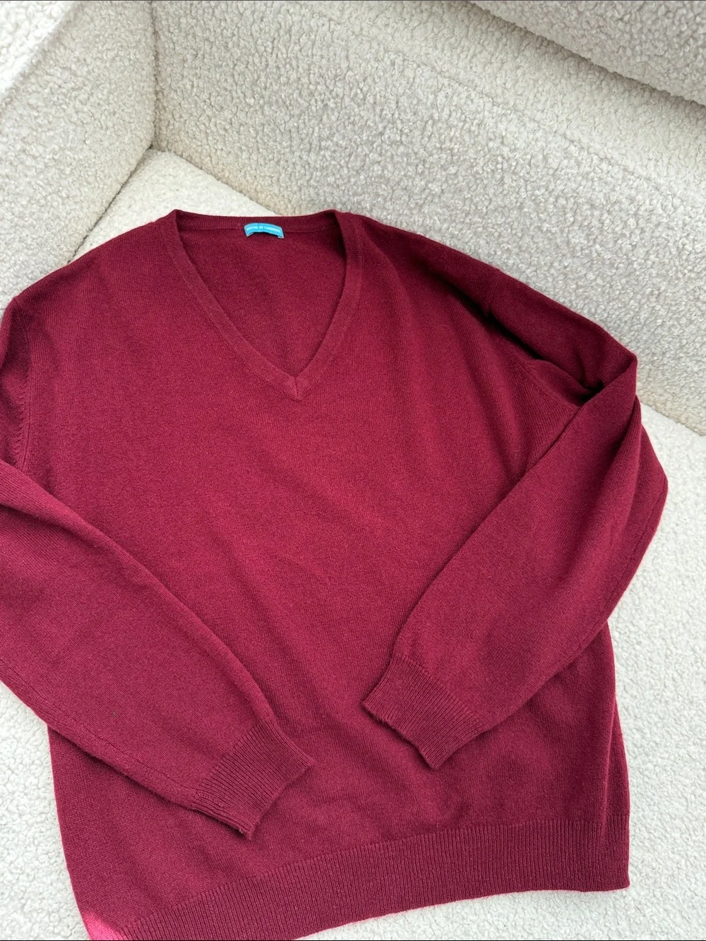 Women's V-Neck Sweater in Burgundy - Unknown Brand